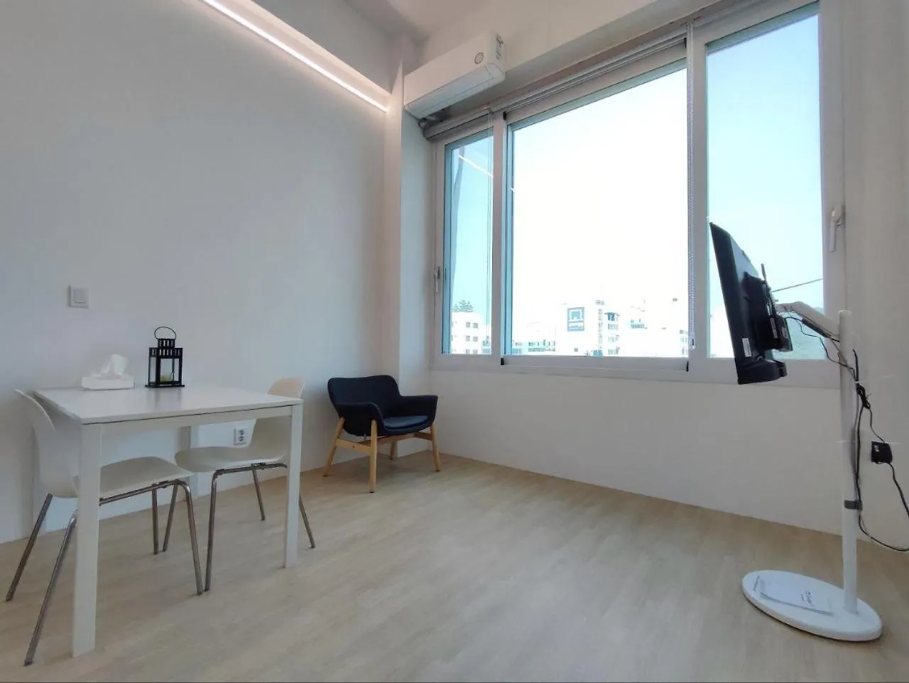 Minimalism Stay At Gimpo Airport Seoul Apartment